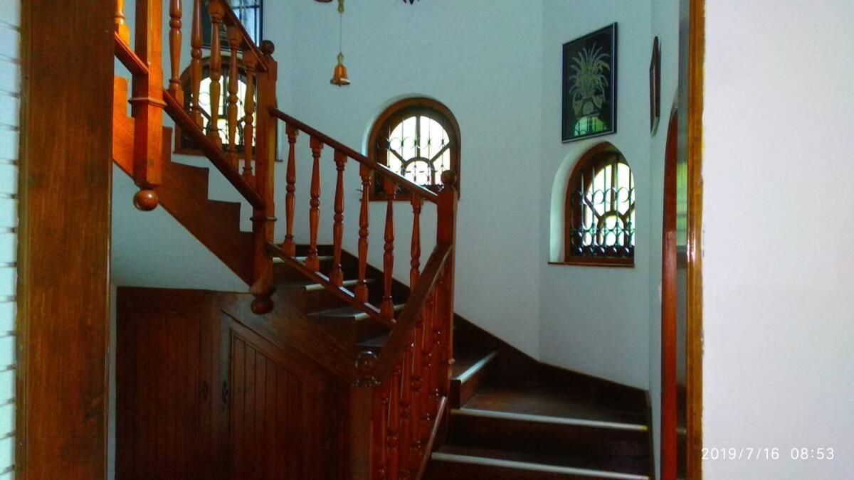 Ceylon Travel And Stay Lodge Battaramulla Kültér fotó