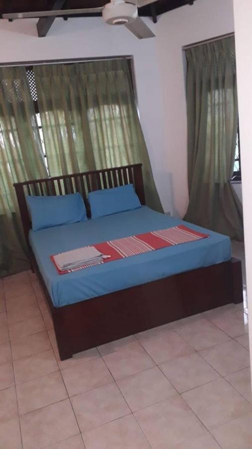 Ceylon Travel And Stay Lodge Battaramulla Kültér fotó