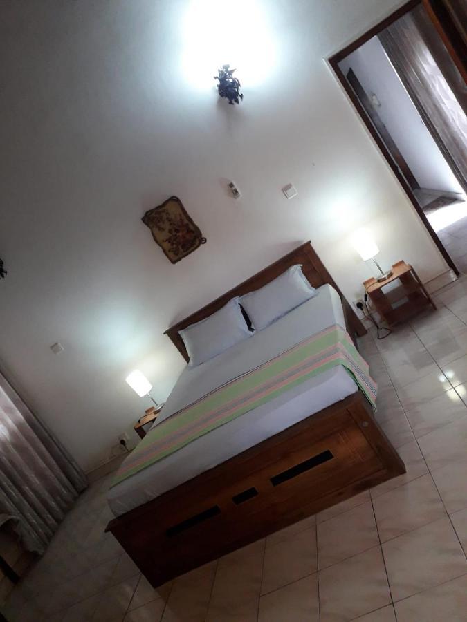 Ceylon Travel And Stay Lodge Battaramulla Kültér fotó