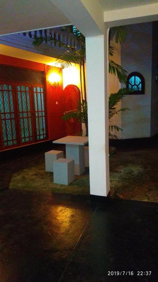Ceylon Travel And Stay Lodge Battaramulla Kültér fotó