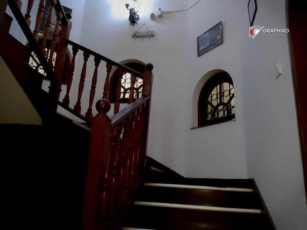 Ceylon Travel And Stay Lodge Battaramulla Kültér fotó