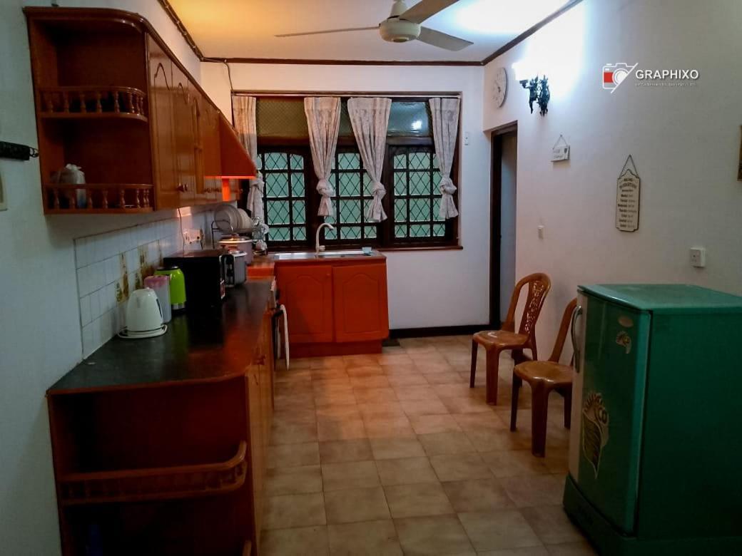 Ceylon Travel And Stay Lodge Battaramulla Kültér fotó